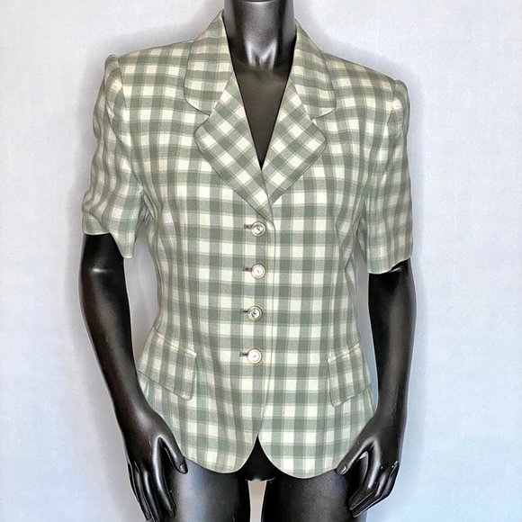 cream shorts and blazer suit